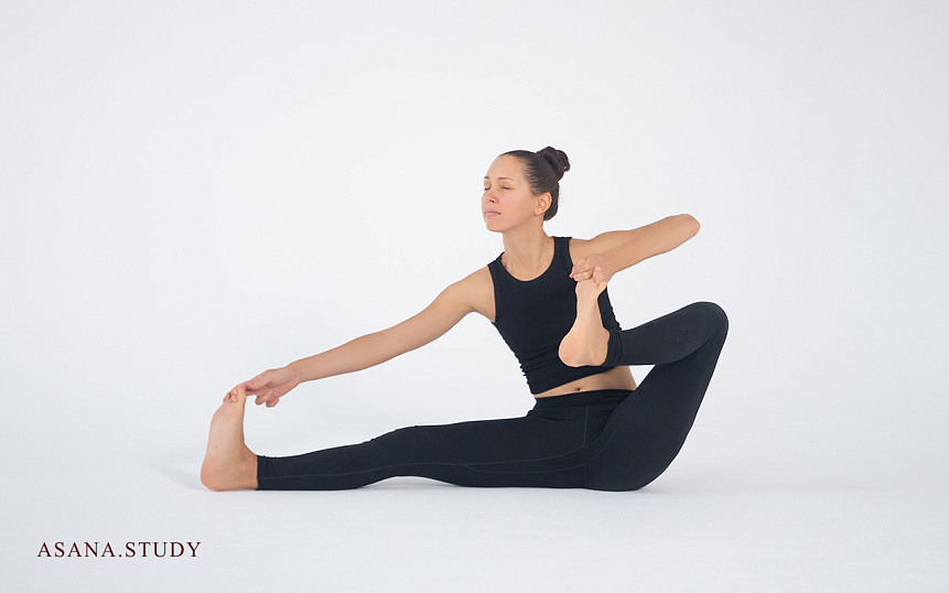 Акарна-дханурасана