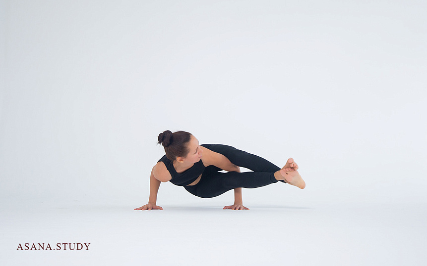 Аштавакрасана