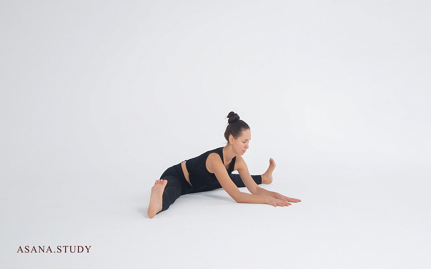 Упавиштха Конасана