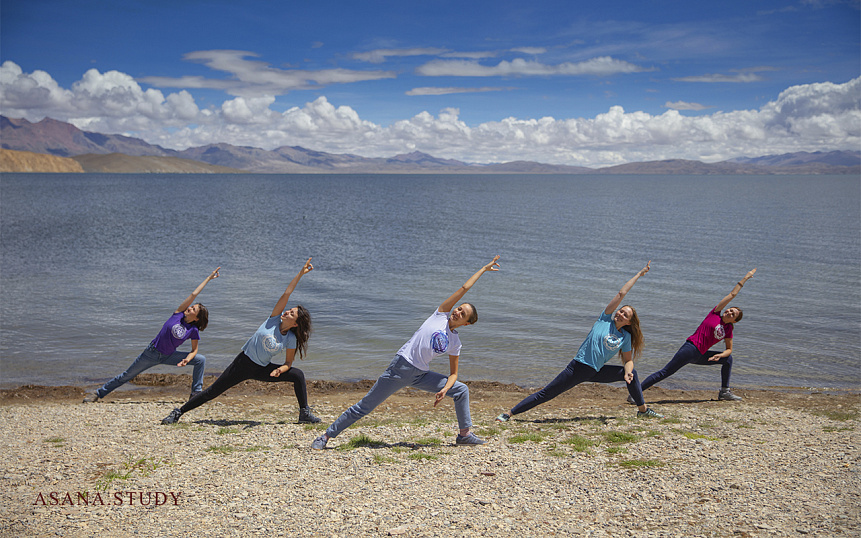 Уттхита Паршваконасана