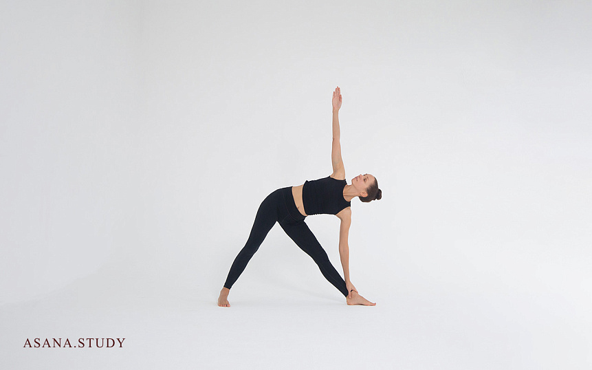 Уттхита триконасана