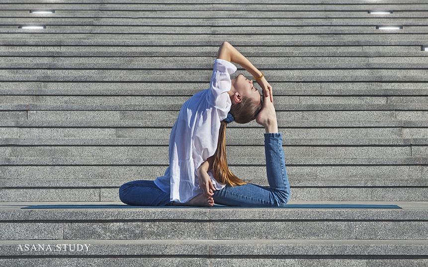 Эка пада раджакапотасана